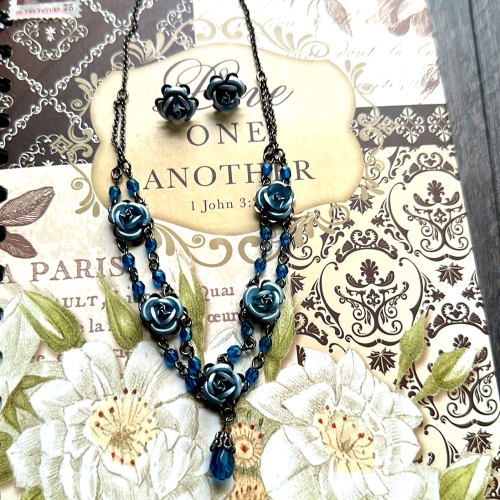 Beautiful Vintage Rose Avon necklace with with earrings .